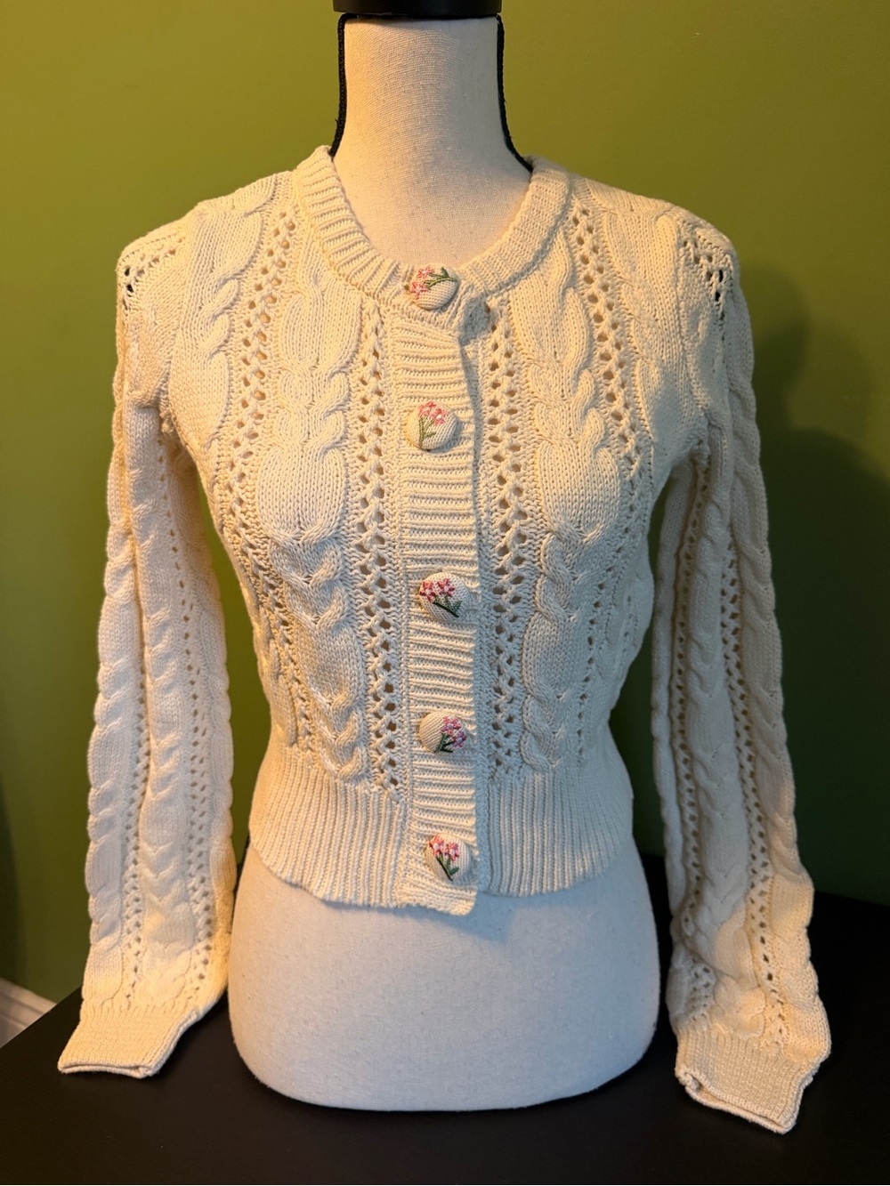Freshman 1996 Cream Cable Knit Cardigan with Floral Buttons s/XS